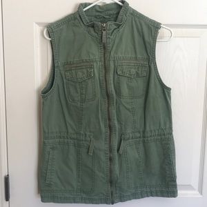 Sleeveless military jacket